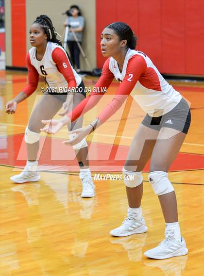 Thumbnail 3 in Memorial vs Langham Creek photogallery.