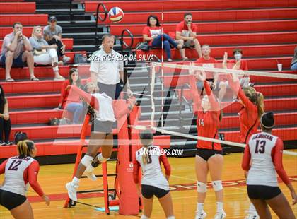 Thumbnail 3 in Memorial vs Langham Creek photogallery.