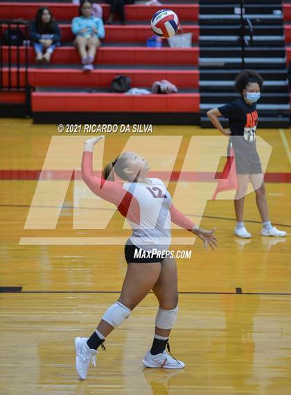 Thumbnail 3 in Memorial vs Langham Creek photogallery.
