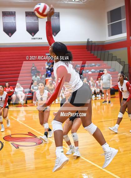 Thumbnail 1 in Memorial vs Langham Creek photogallery.
