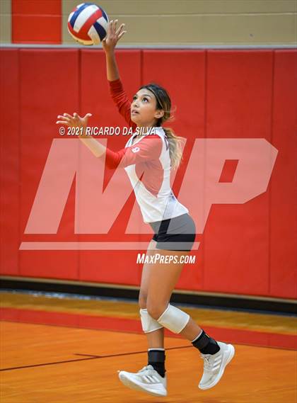 Thumbnail 3 in Memorial vs Langham Creek photogallery.