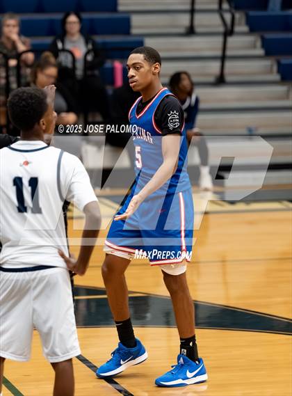 Thumbnail 1 in King @ College Park photogallery.