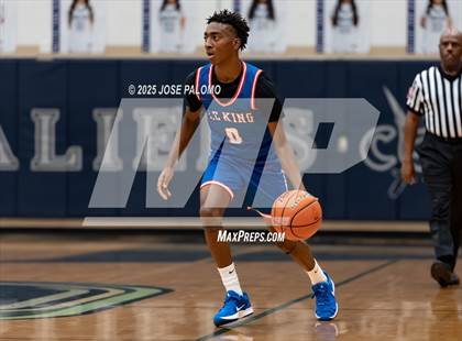 Thumbnail 3 in King @ College Park photogallery.