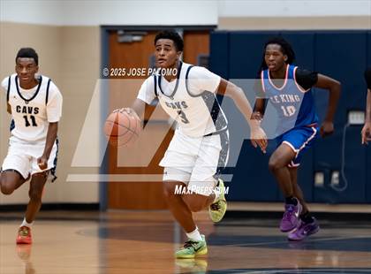 Thumbnail 3 in King @ College Park photogallery.