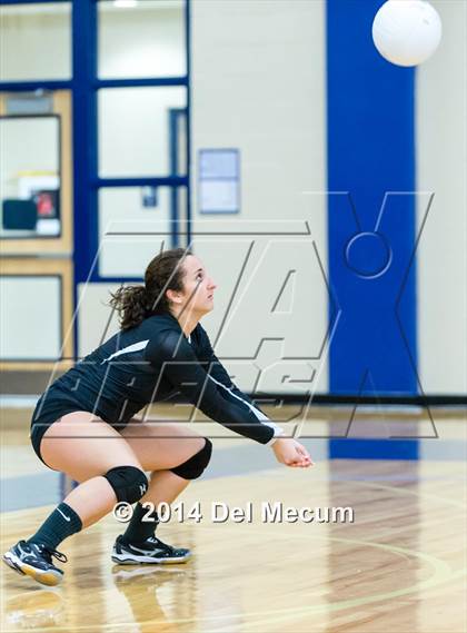 Thumbnail 3 in Clearwater Central Catholic vs. Plant (Berkeley JV Tournament) photogallery.