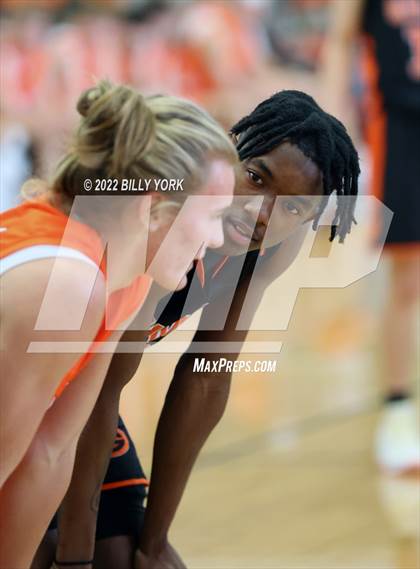 Thumbnail 2 in Grand Saline vs Gilmer photogallery.
