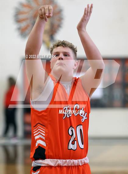 Thumbnail 3 in Grand Saline vs Gilmer photogallery.