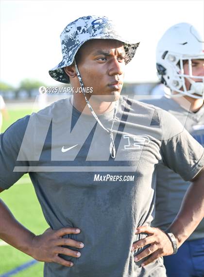 Thumbnail 1 in JV: Pinnacle vs. Corona del Sol photogallery.