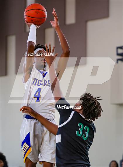 Thumbnail 3 in Divine Savior vs Martin County (Miami Holiday Invitational) photogallery.