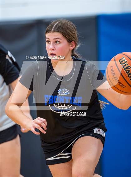 Thumbnail 3 in Amherst Central @ Frontier photogallery.