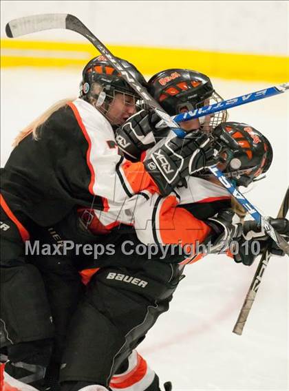Thumbnail 1 in White Bear Lake vs Hill-Murray (Section 4AA Semifinal) photogallery.