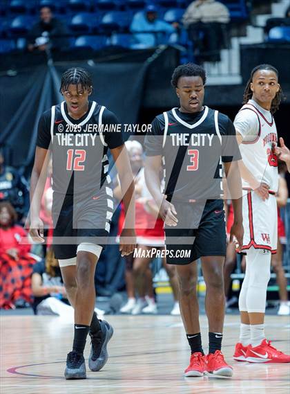 Thumbnail 2 in Woodward Academy vs. Tri-Cities (GHSA 5A Finals) photogallery.