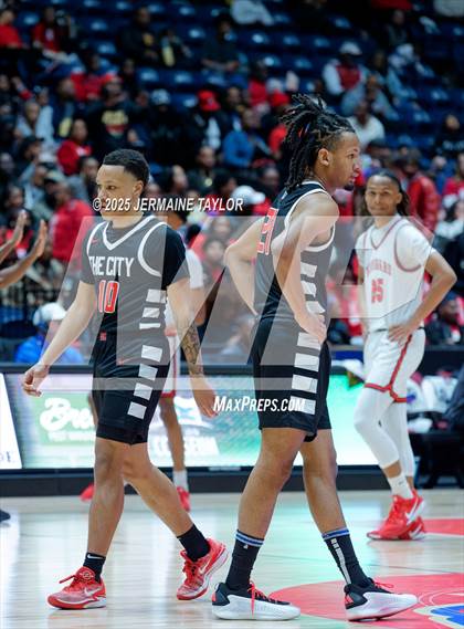 Thumbnail 3 in Woodward Academy vs. Tri-Cities (GHSA 5A Finals) photogallery.