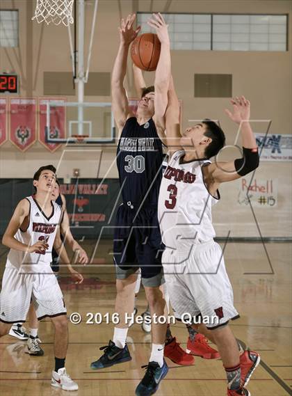Thumbnail 1 in Nipomo vs. Glacier Peak (MaxPreps Holiday Classic) photogallery.