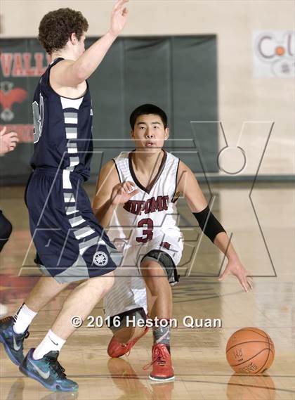 Thumbnail 1 in Nipomo vs. Glacier Peak (MaxPreps Holiday Classic) photogallery.