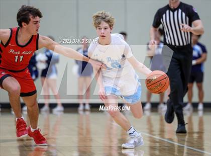 Thumbnail 2 in Oak Park vs. Park Hill (MSHSAA Class 6 District 8 Semifinal) photogallery.