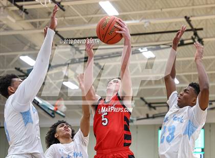 Thumbnail 2 in Oak Park vs. Park Hill (MSHSAA Class 6 District 8 Semifinal) photogallery.