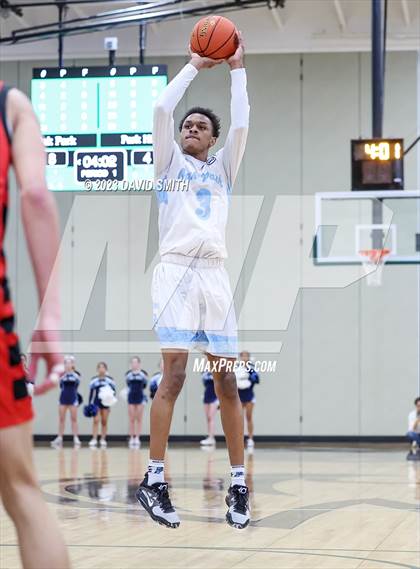 Thumbnail 1 in Oak Park vs. Park Hill (MSHSAA Class 6 District 8 Semifinal) photogallery.