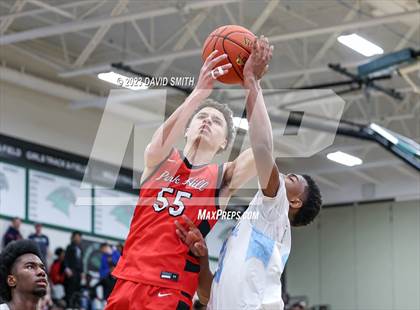 Thumbnail 1 in Oak Park vs. Park Hill (MSHSAA Class 6 District 8 Semifinal) photogallery.