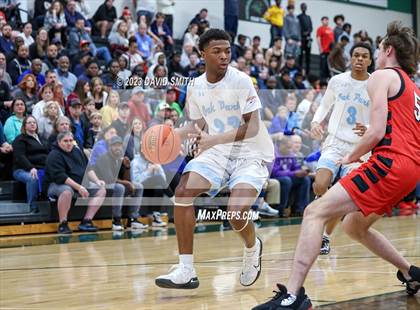Thumbnail 2 in Oak Park vs. Park Hill (MSHSAA Class 6 District 8 Semifinal) photogallery.