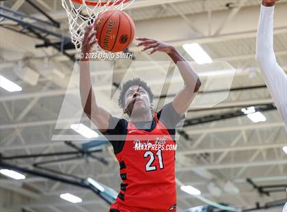Thumbnail 3 in Oak Park vs. Park Hill (MSHSAA Class 6 District 8 Semifinal) photogallery.