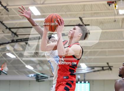 Thumbnail 3 in Oak Park vs. Park Hill (MSHSAA Class 6 District 8 Semifinal) photogallery.