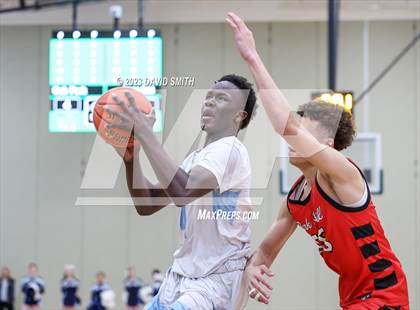 Thumbnail 1 in Oak Park vs. Park Hill (MSHSAA Class 6 District 8 Semifinal) photogallery.
