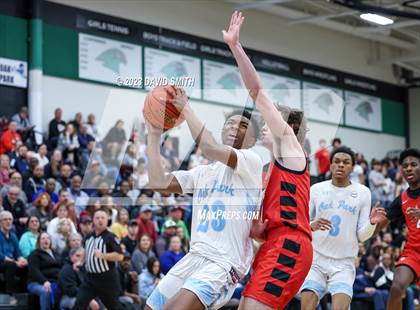 Thumbnail 2 in Oak Park vs. Park Hill (MSHSAA Class 6 District 8 Semifinal) photogallery.