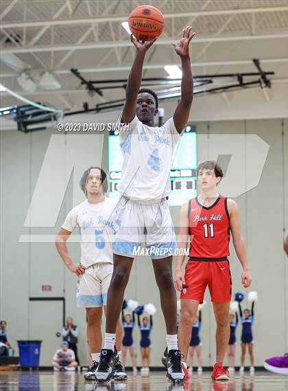 Thumbnail 2 in Oak Park vs. Park Hill (MSHSAA Class 6 District 8 Semifinal) photogallery.
