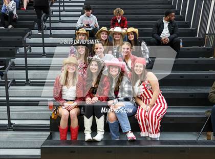 Thumbnail 2 in Oak Park vs. Park Hill (MSHSAA Class 6 District 8 Semifinal) photogallery.