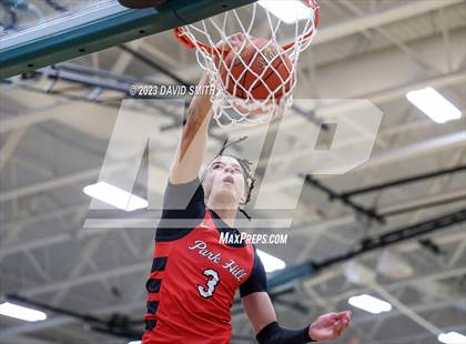 Thumbnail 2 in Oak Park vs. Park Hill (MSHSAA Class 6 District 8 Semifinal) photogallery.