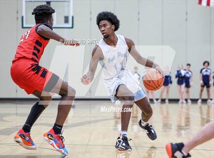 Thumbnail 1 in Oak Park vs. Park Hill (MSHSAA Class 6 District 8 Semifinal) photogallery.