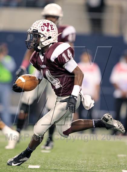 Thumbnail 3 in Cameron Yoe vs. Wall (UIL 2A Division 1 Final) photogallery.