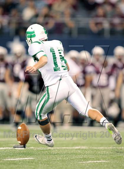 Thumbnail 1 in Cameron Yoe vs. Wall (UIL 2A Division 1 Final) photogallery.