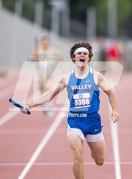 Thumbnail 2 in UIL 1A Boys State Track Meet photogallery.
