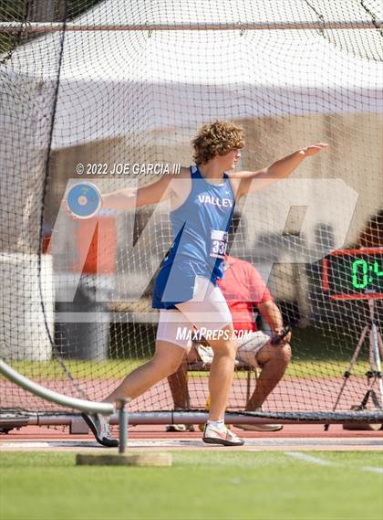 Thumbnail 2 in UIL 1A Boys State Track Meet photogallery.