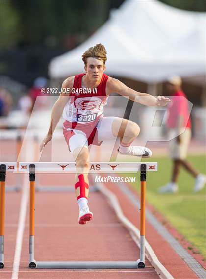 Thumbnail 3 in UIL 1A Boys State Track Meet photogallery.