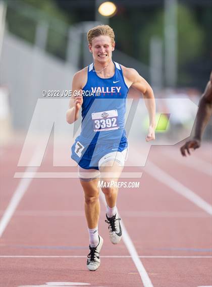 Thumbnail 2 in UIL 1A Boys State Track Meet photogallery.