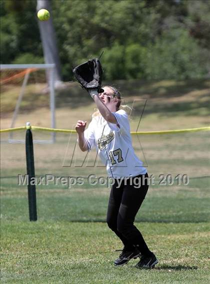 Thumbnail 3 in Oak Park vs. Oxnard (T.O. Tournament) photogallery.