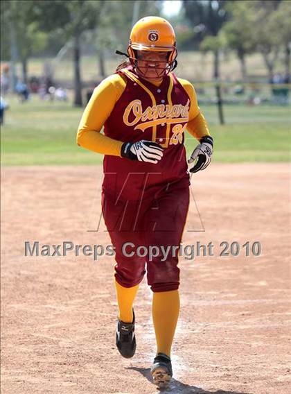 Thumbnail 2 in Oak Park vs. Oxnard (T.O. Tournament) photogallery.
