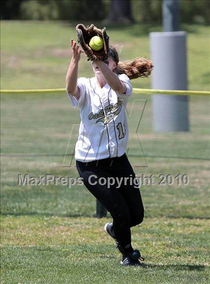Thumbnail 1 in Oak Park vs. Oxnard (T.O. Tournament) photogallery.