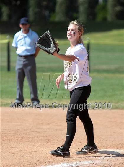 Thumbnail 3 in Oak Park vs. Oxnard (T.O. Tournament) photogallery.