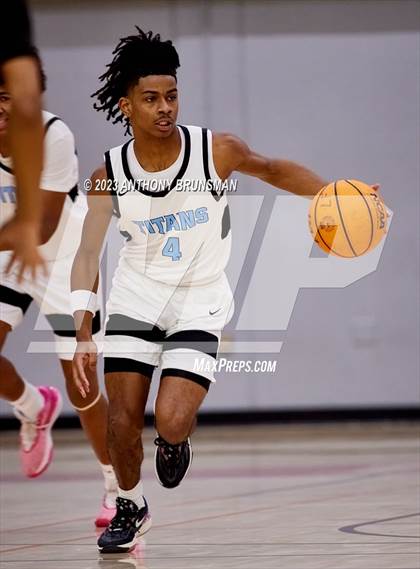 Thumbnail 2 in Burbank vs. Chavez (Cordova Christmas Tournament) photogallery.