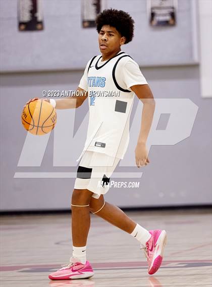 Thumbnail 3 in Burbank vs. Chavez (Cordova Christmas Tournament) photogallery.