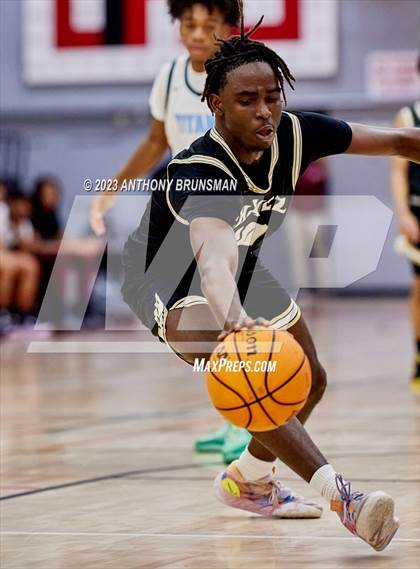 Thumbnail 2 in Burbank vs. Chavez (Cordova Christmas Tournament) photogallery.