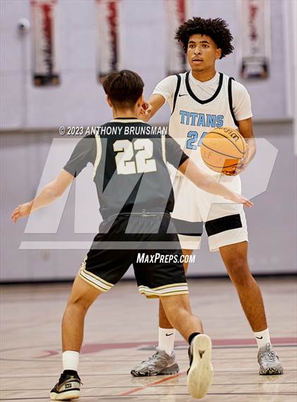 Thumbnail 2 in Burbank vs. Chavez (Cordova Christmas Tournament) photogallery.