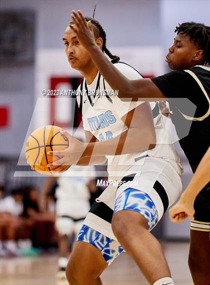 Thumbnail 2 in Burbank vs. Chavez (Cordova Christmas Tournament) photogallery.