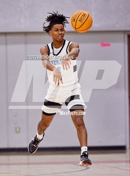 Thumbnail 2 in Burbank vs. Chavez (Cordova Christmas Tournament) photogallery.