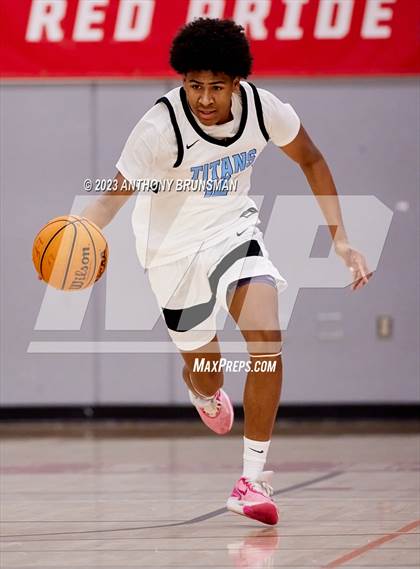 Thumbnail 1 in Burbank vs. Chavez (Cordova Christmas Tournament) photogallery.