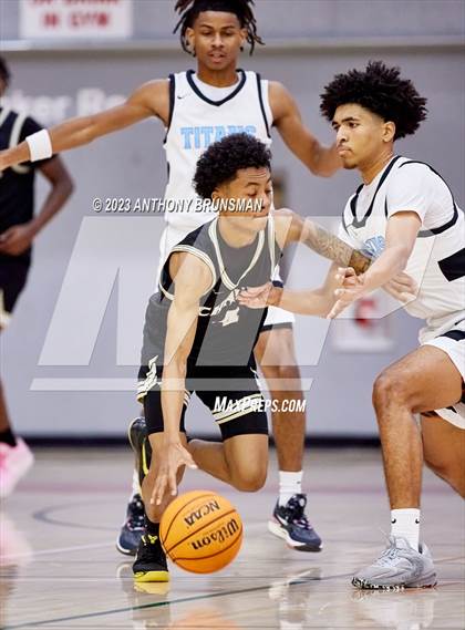 Thumbnail 2 in Burbank vs. Chavez (Cordova Christmas Tournament) photogallery.